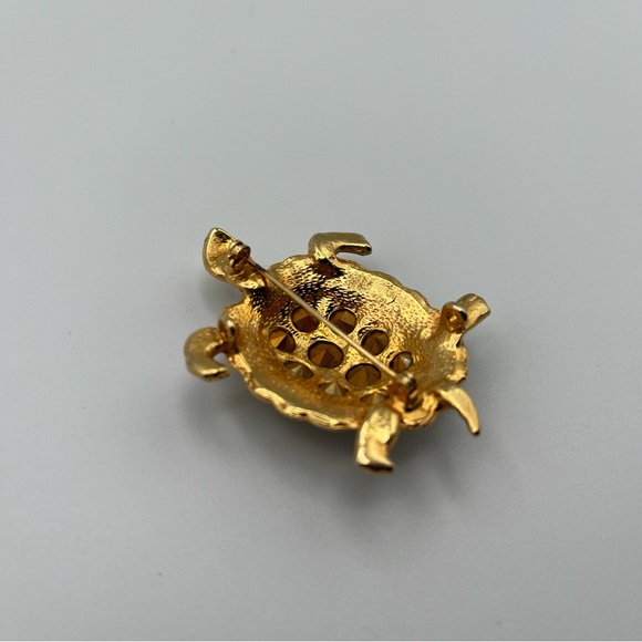 Gold-tone Turtle Brooch with Green Rhinestones - Picture 7 of 11